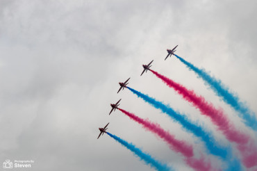 Smoke on, GO! The Red Arrows